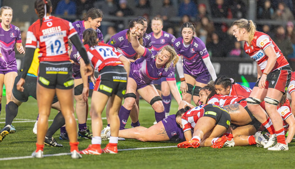 Christine Belisle scores for Loughborough Lightning.