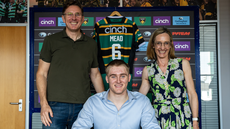 Alex Mead Acad signing