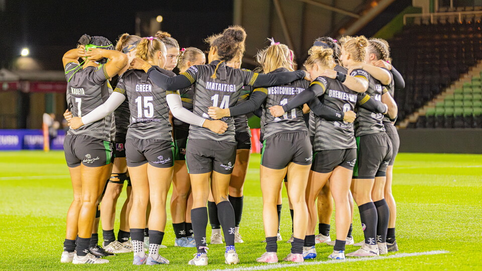 Loughborough Lightning huddle