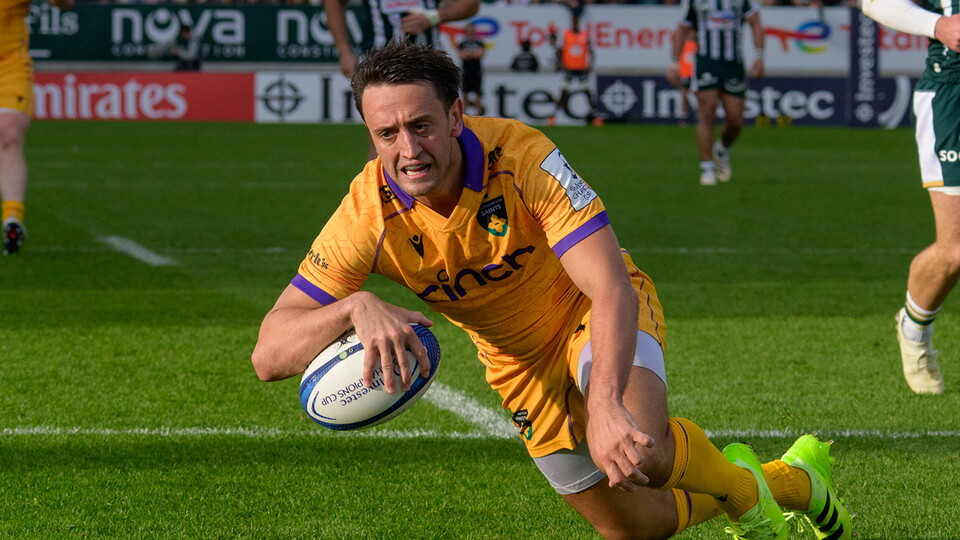 Alex Mitchell scoring a try vs Pau