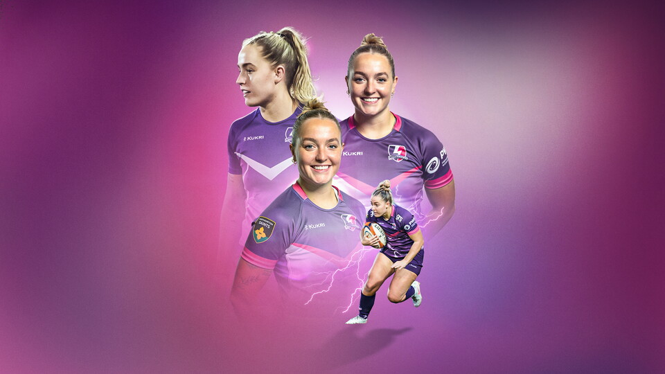 Meg Davey has re-signed for Loughborough Lightning.