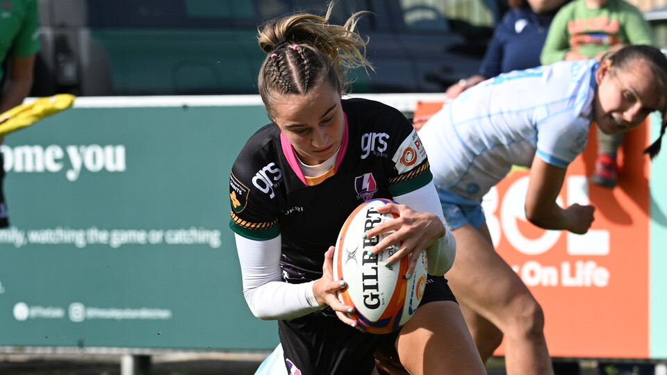 Amy Layzell 