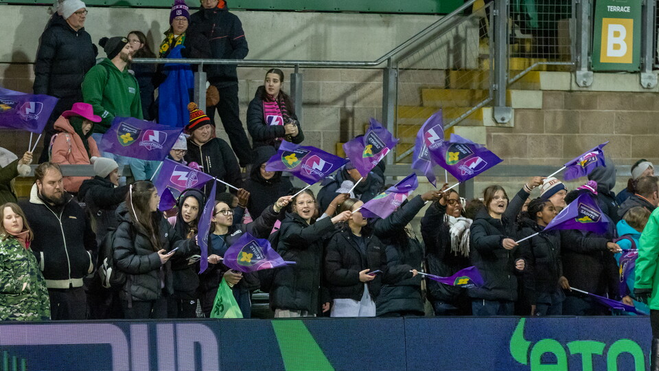 Lightning crowd